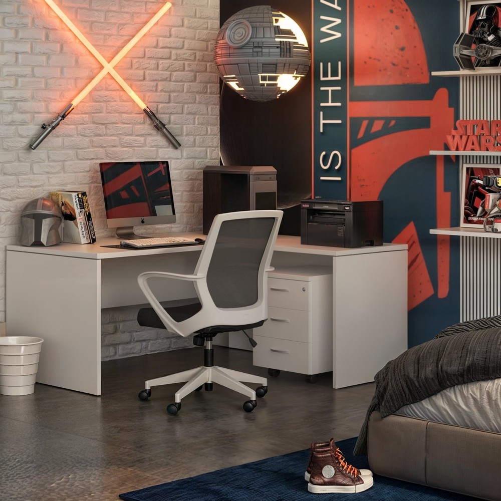 Escritorio en L con cajonera y silla Escritorio en L con cajonera y silla